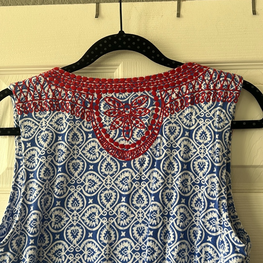 Vineyard Vines embroidered tile print knit stretch dress in marlin - Picture 4 of 9